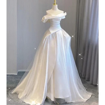 Чисто белое атласное свадебное платье 2023 Новое простое и модное невеста с открытыми плечами Ретро Французское легкое свадебное платье