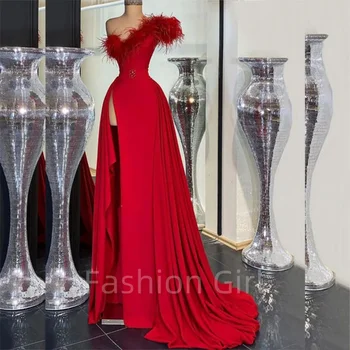  Роскошное красное вечернее платье на одно плечо Развертка Шлейф Перья Высокий Сплит Кристалл Сексуальное Выпускное Платье Атлас Официальное Мероприятие Вечеринка 2024