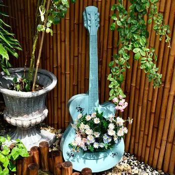 Гитара, балкон, сад, уличное украшение, творческий магазин с цветочными горшками, ретро-украшениями для садоводческого ландшафта, скрипкой на