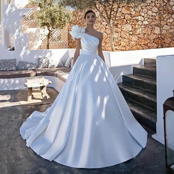 Белые свадебные платья принцессы 2023 Атласное свадебное платье на одно плечо Плиссированные женские винтажные церковные свадебные платья Vestido de Noiva